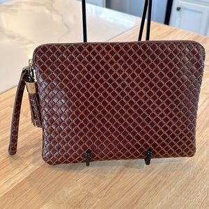 G.I.L.I. Got It Love It 100% leather woven look clutch purse w/gold zip & tassle